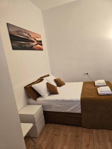 a bedroom with a bed and a picture on the wall at Casa Acogedora in Hospitalet de Llobregat