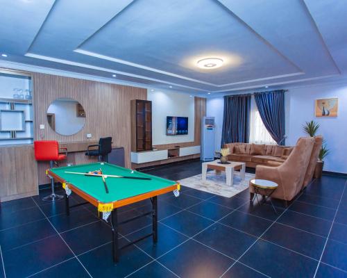 TV a/nebo společenská místnost v ubytování Two bedroom Global Premium Apartment