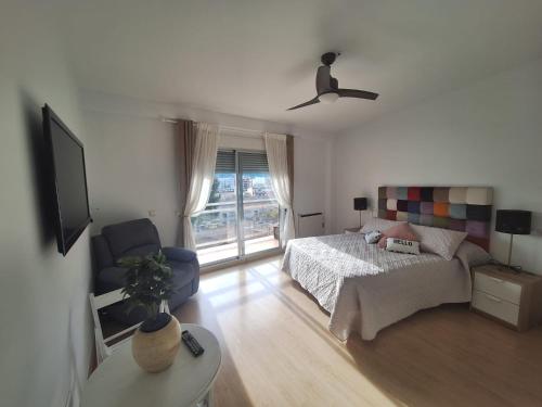 Postel nebo postele na pokoji v ubytování Ático Dúplex Baladrar Gran Terraza 8Km Playa Dénia-Oliva Nova Golf -IDEAL Familias y Grupos