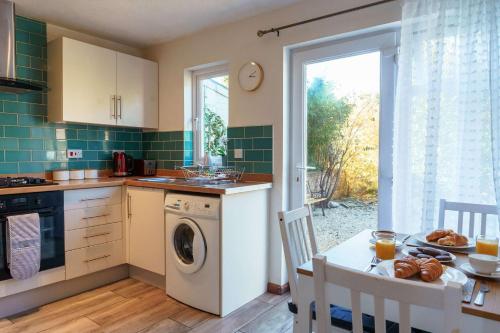 Gallery image of Burden close two bedroom house with garden in Bristol