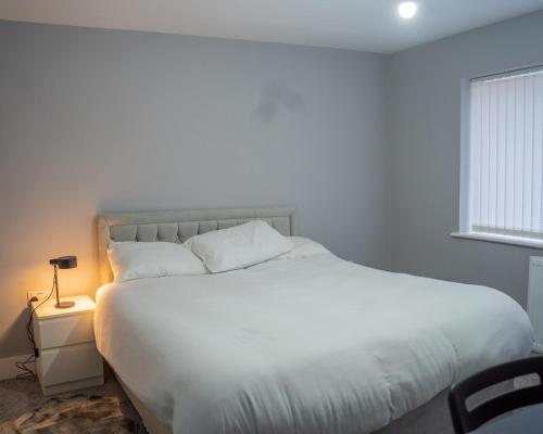 Katil atau katil-katil dalam bilik di Calmhaven Apartments Hucknall