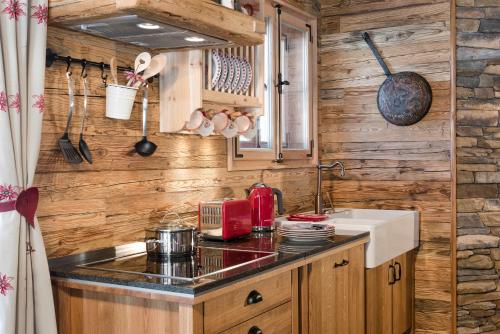 a kitchen with a sink and a counter top at Chalet Grand Flüh - Alpiner Luxus & Spa in Nesselwängle