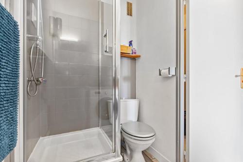 Koupelna v ubytování Studio cabine AZUR ,5 min mer -5 min Arena - clim - parking gratuit privée - 4 personnes