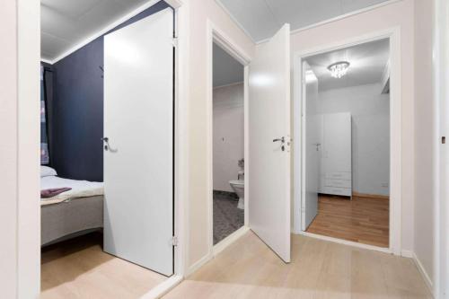 Koupelna v ubytování Lovly 3 Bedroom apartment with the view of aurora