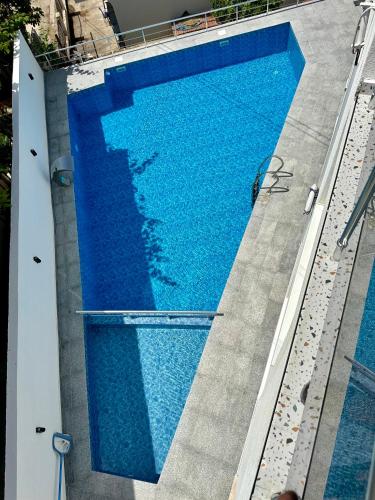 Dilan apartments by the seaの敷地内または近くにあるプール
