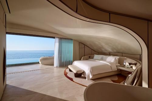 Ένα ή περισσότερα κρεβάτια σε δωμάτιο στο Shebara Resort