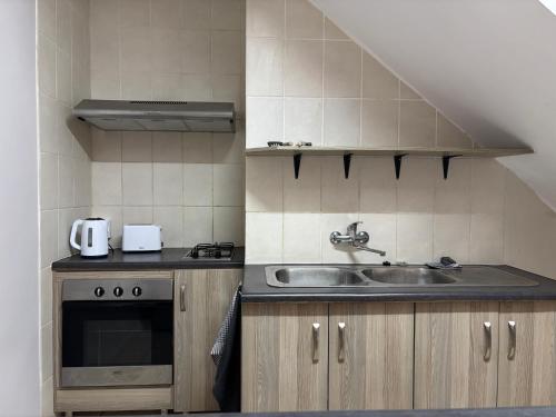 Dapur atau dapur kecil di Eagles Overnight