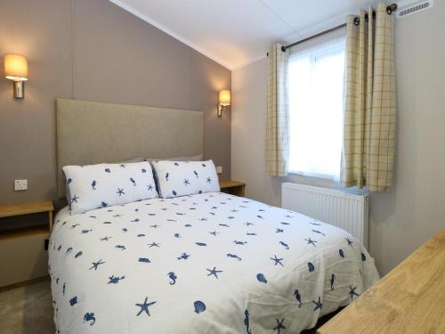 a bedroom with a bed with blue stars on it at The Sea Lodge in Norwich