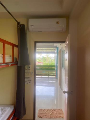 Postel nebo postele na pokoji v ubytování Lanta Just Come Hotel