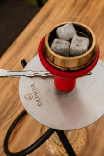 Utensilios para hacer té y café en Hotel Caprea