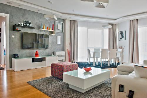 DeLux and Urban apartments Hotel Tre Canne Budvaにあるシーティングエリア