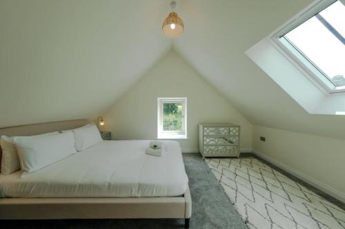 Postel nebo postele na pokoji v ubytování Sladacre 2 bedroom converted Barn