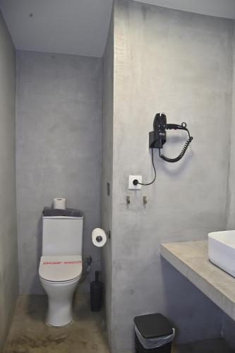 a bathroom with a white toilet and a sink at Kentrikon in Chalkida
