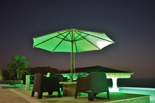 Bazén v ubytování Tropical Hideaway nebo v jeho okolí