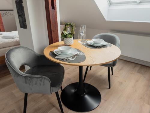 Χώρος καθιστικού στο Maybach Apartments - Modernes & zentrales Studio in Altstadtvilla - Bodenseenähe - Parkplatz - Klimaanlage