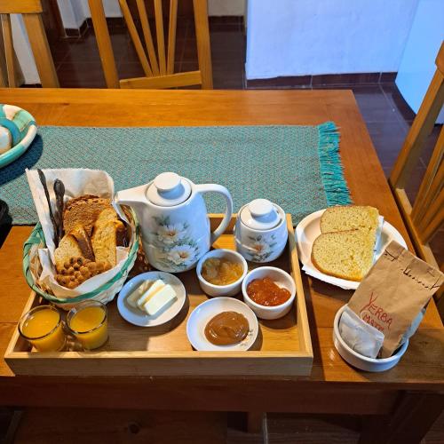 a tray of food on a wooden table with food at Departamento Las Rosas in Villa de Las Rosas