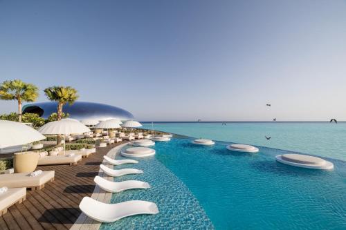 Πισίνα στο ή κοντά στο Shebara Resort