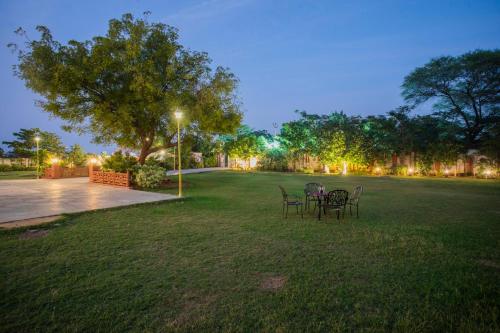 Taman di luar Rajgarh Villa - 6BHK with PVT Pool