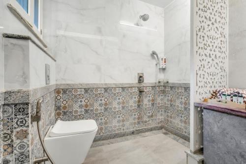 Bilik mandi di Rajgarh Villa - 6BHK with PVT Pool