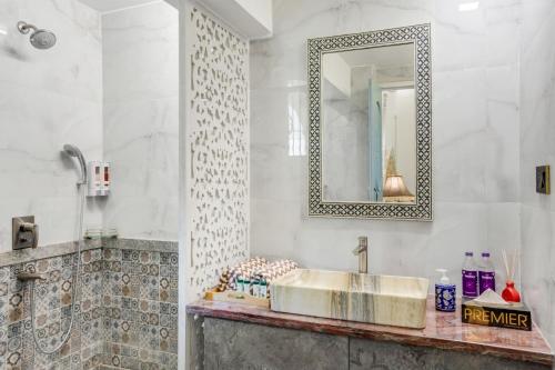 Bilik mandi di Rajgarh Villa - 6BHK with PVT Pool