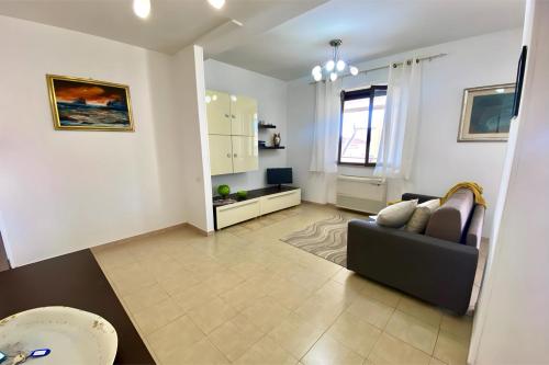 a living room with a couch and a table at Casa Susy in Oristano