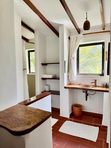 a kitchen with a sink and a window at Mundo Nuevo ECO LODGE in Minca