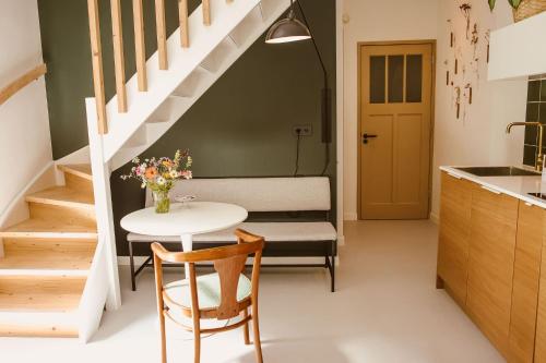 Χώρος καθιστικού στο Boutiquehotel & Tiny houses PLEK17