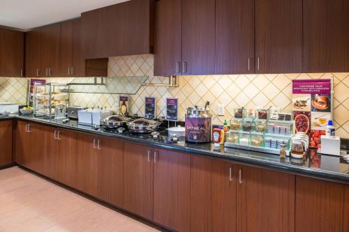 Cuisine ou kitchenette dans l'établissement Residence Inn Waynesboro