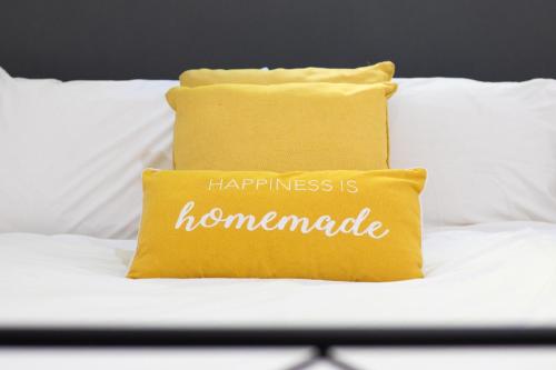 Ένα ή περισσότερα κρεβάτια σε δωμάτιο στο Flat 1L, Willow Brook, Private Parking, WiFi, Smart TV