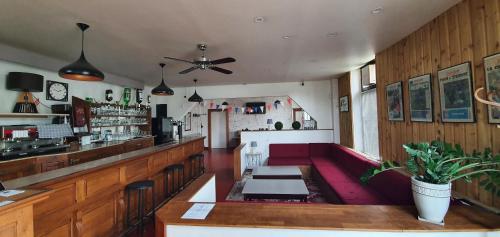 Χώρος καθιστικού στο L'Escale - Ancien Hôtel Restaurant - Gîte Fontaine Simon