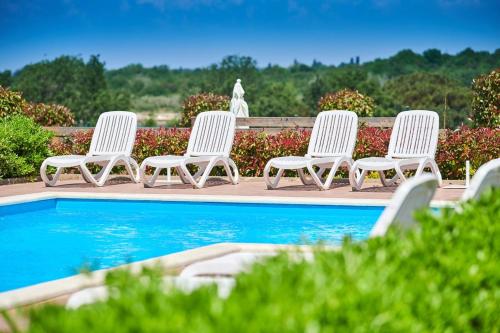 Bazén v ubytování Eurocamp Mobile Homes Kastanija nebo v jeho okolí