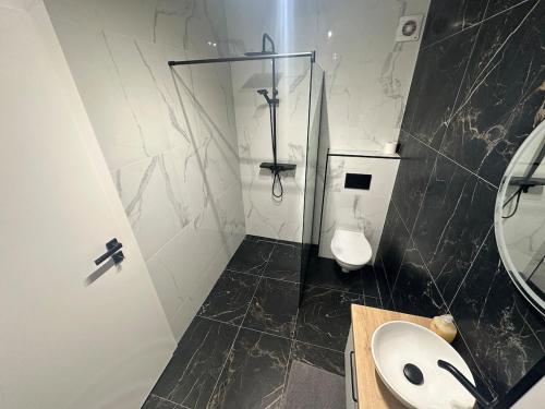 Piata Unirii Apartment 1にあるバスルーム