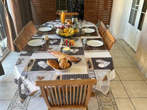 Comida en o cerca de esta villa