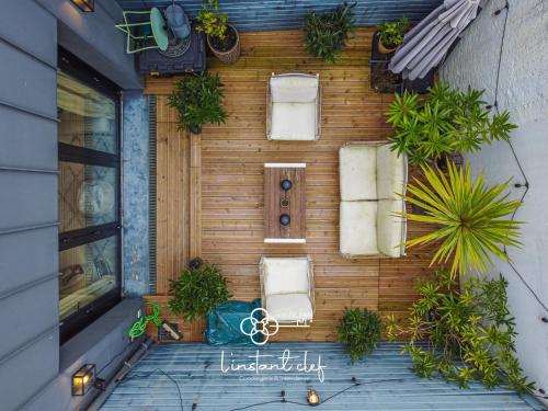a view of a patio with chairs and plants at Maison avec terrasse parfaite pour les 24H et GP Moto in Le Mans