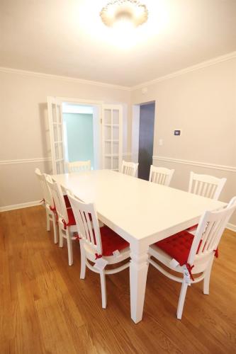 a dining room with a white table and chairs at Purdue Bell Tower views, Central WL location, Walk 2 Purdue in West Lafayette