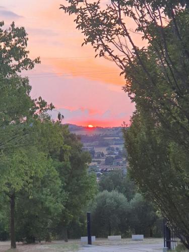 Η ανατολή ή δύση του ηλίου όπως φαίνεται από αυτό το bed & breakfast ή από εκεί κοντά