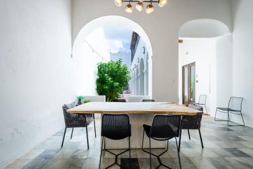 a dining room with a table and chairs at 150 Sol by Stay with Bear in San Juan