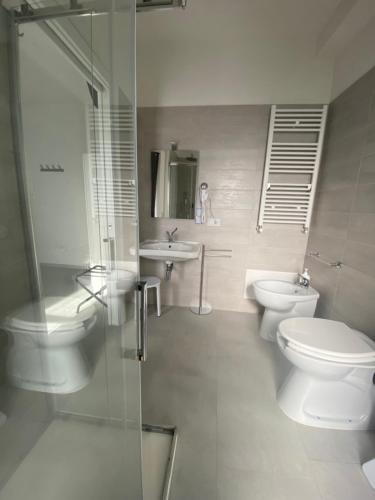 a bathroom with a toilet and a sink and a shower at BnB Brotzu in Selargius