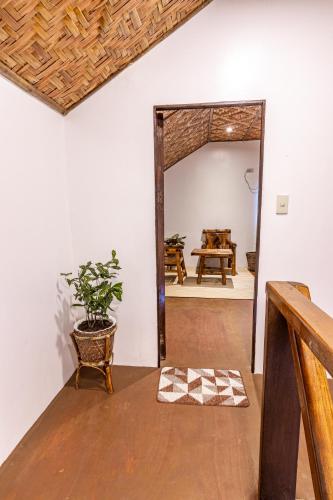 Ruang duduk di 3 BR Native House at Port Barton Center