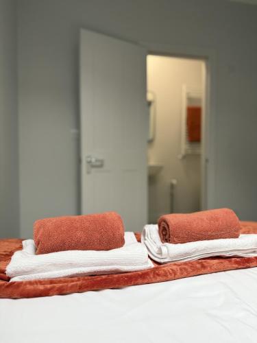 Katil atau katil-katil dalam bilik di Buxton Road Suites