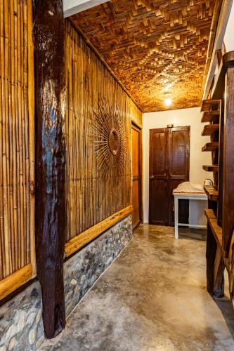 Gambar di galeri bagi 3 BR Native House at Port Barton Center di San Vicente