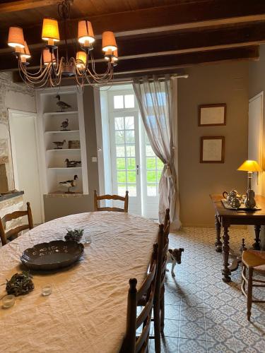Χώρος καθιστικού στο Country home, gite proche Benon et La Rochelle