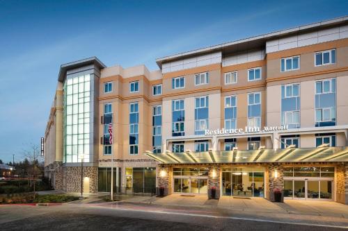 a rendering of the residence inn anchorage at dusk at Residence Inn by Marriott San Jose Cupertino in Cupertino