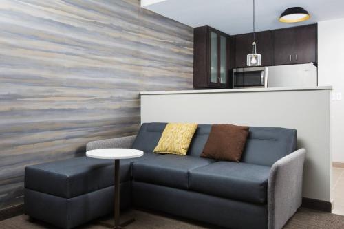 a living room with a couch and a kitchen at Residence Inn by Marriott Knoxville Downtown in Knoxville