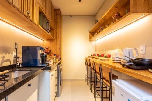 a kitchen with a long counter with a counter top at Casa Savana in São Paulo