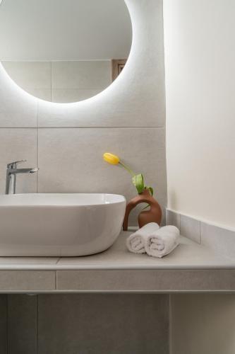 The Minion Elegant Suite - Acropolis View