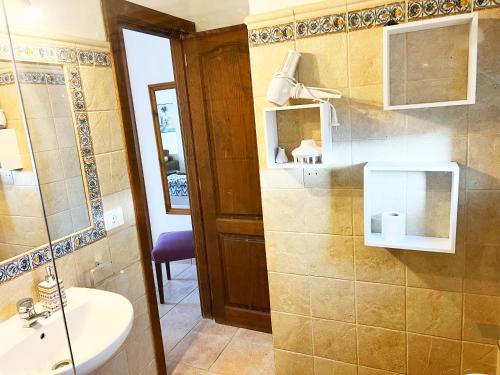 a bathroom with a sink and a toilet at Studio El Tucan in Nazaret