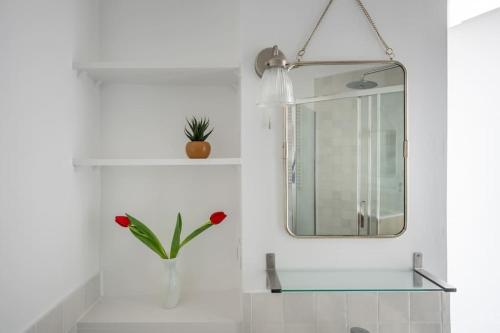 Cosy Apartment with 270 degrees view on Paris streets