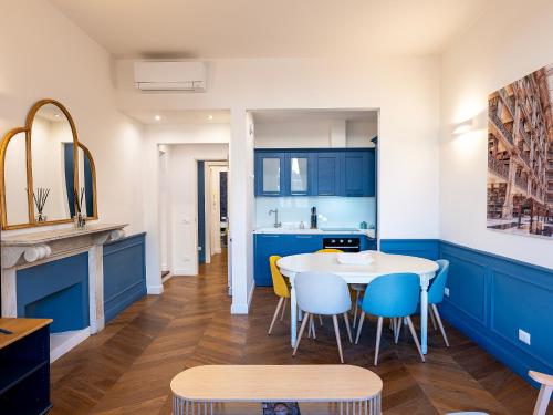 Four Season's Luxury D'Art Apartment
