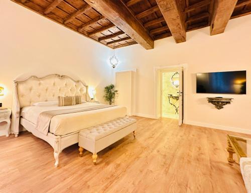 TV o dispositivi per l'intrattenimento presso Trevi Fountain Elegant Apartment